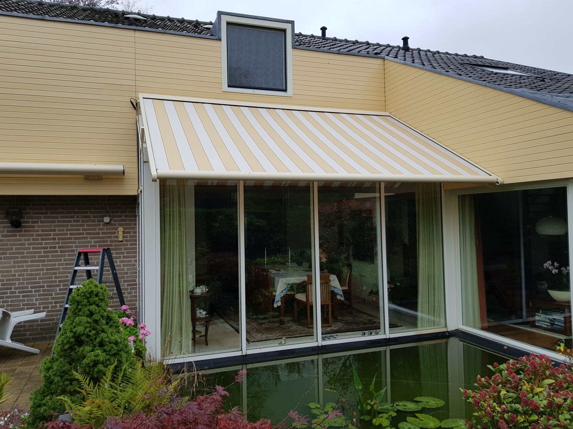 Plaza home en knikarmscherm te Delden