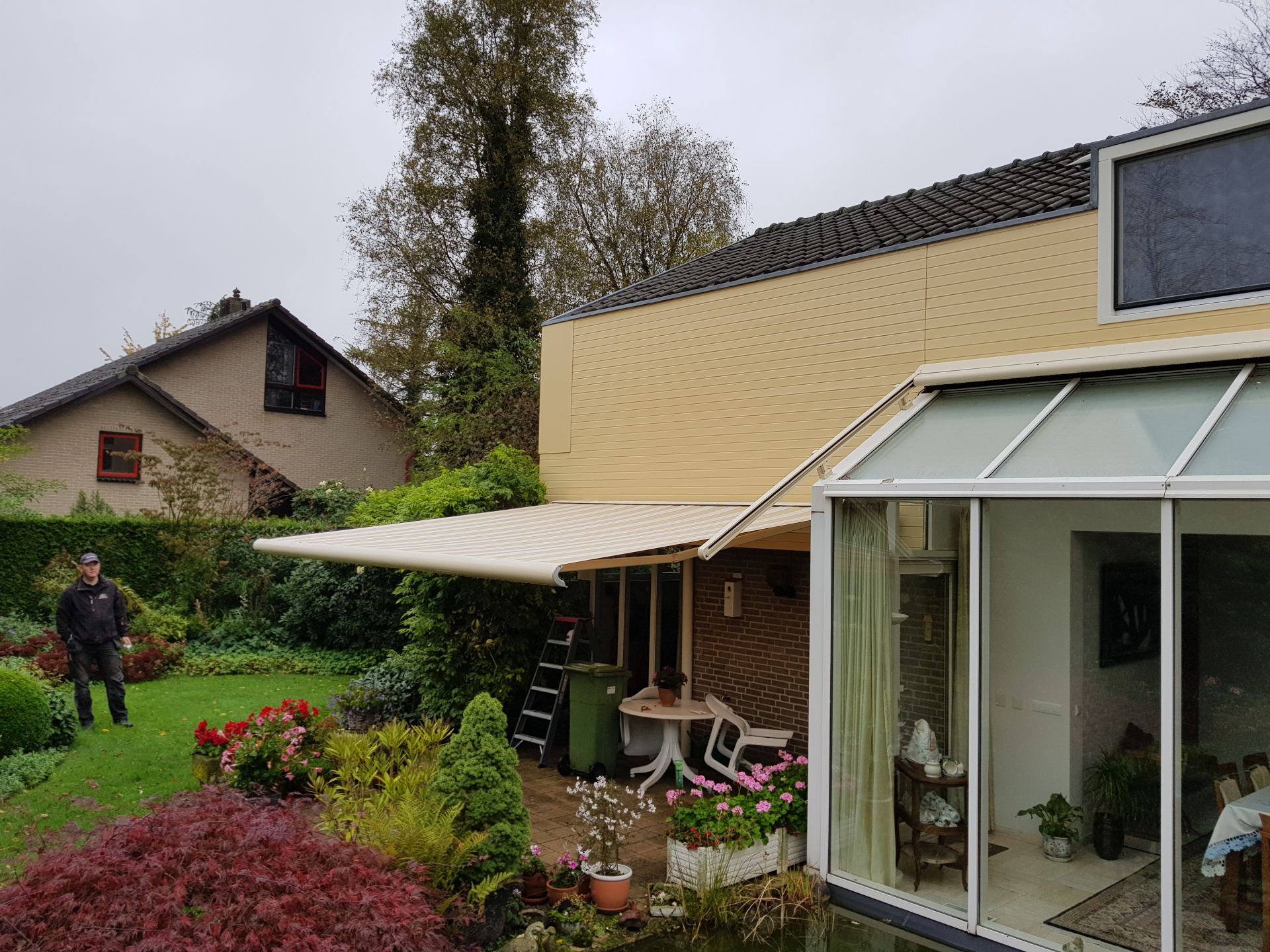 Plaza home en knikarmscherm te Delden